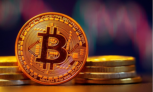 【深度解析】8月25日比特币和以太坊合约：市场情绪与技术面博弈