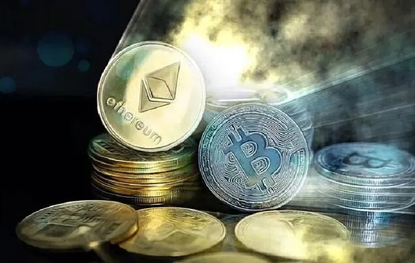 比特币狂飙记：当数字黄金遇上ETF东风